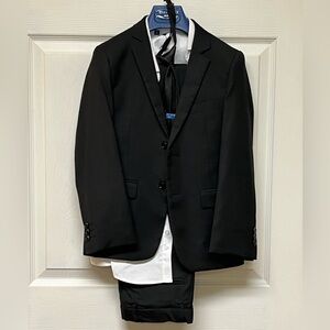 Perry Ellis boys suit